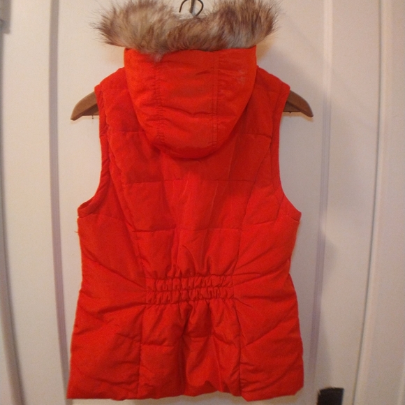 Green Tea Down Puffer Vest - Picture 4 of 9